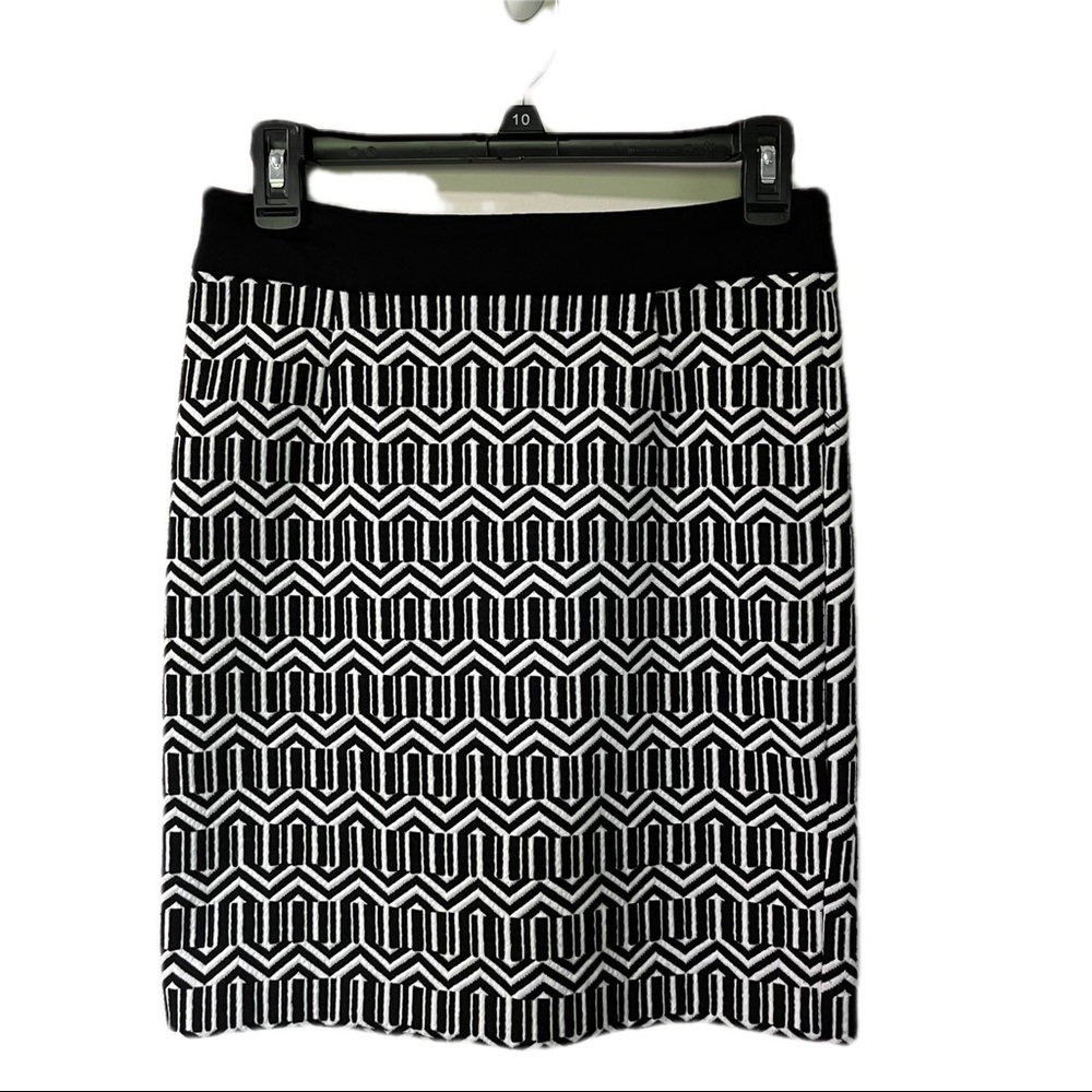 Banana Republic  2 Petite Printed black and White Skirt